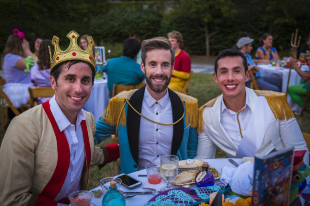 Rực rỡ đám cưới theo phong cách Disney của cặp đôi đồng tính nam 7