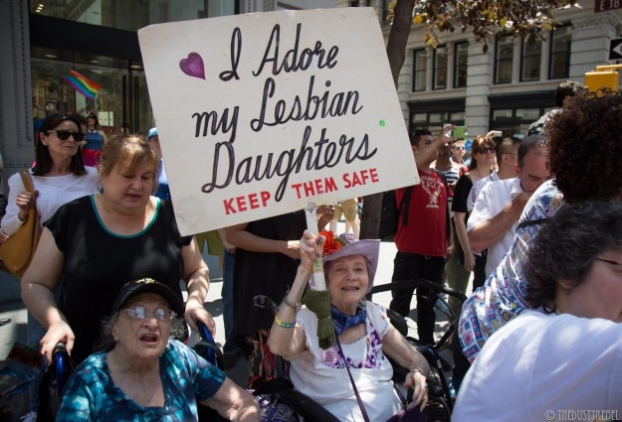 Người mẹ 94 tuổi gần 50 năm biểu tình ủng hộ con gái đồng tính 4