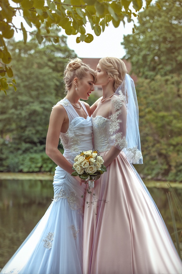 Đám cưới 'tình bể bình' của cặp đôi đồng tính nữ 7