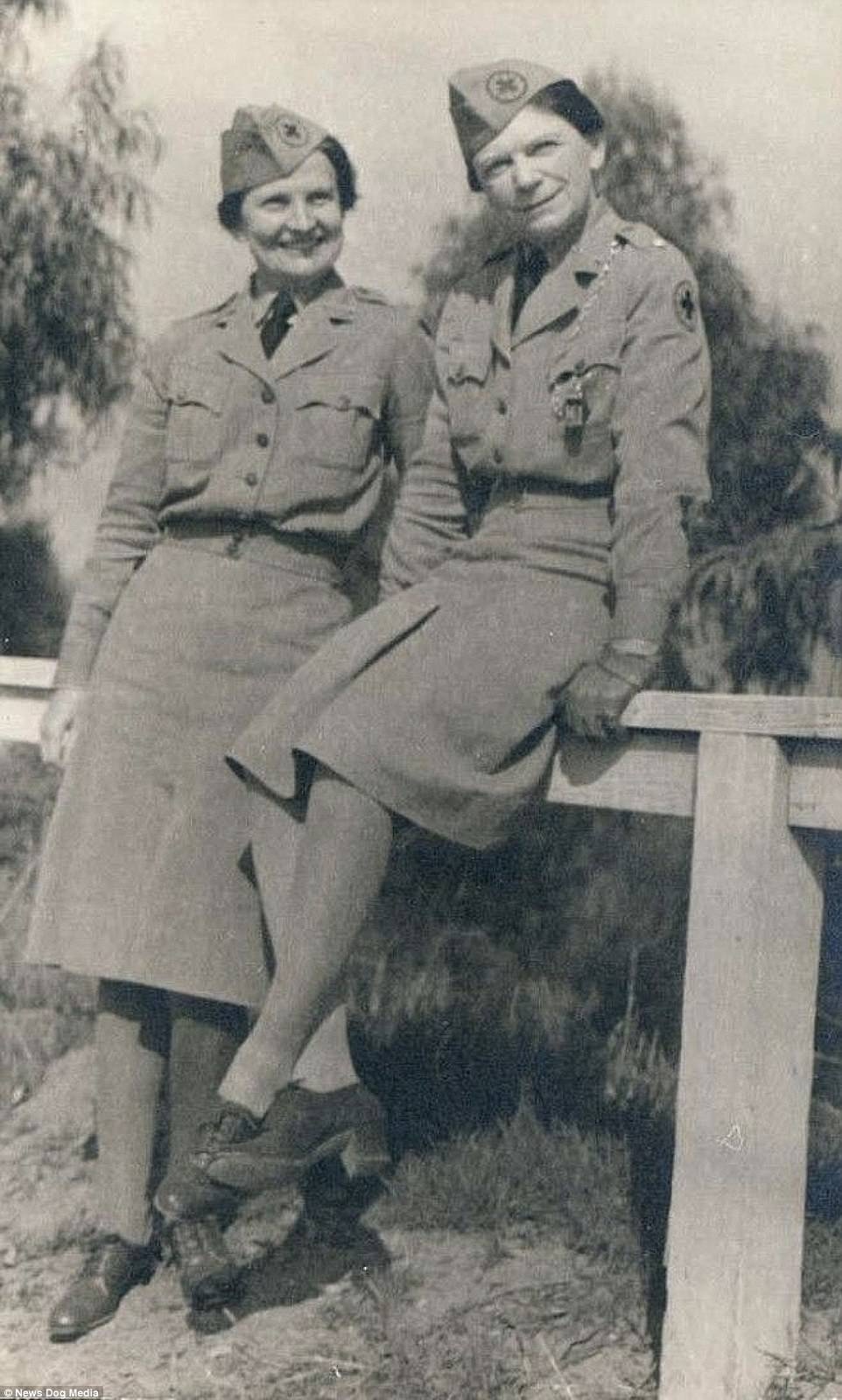   Dorothy Putnam và Lois Mercer đã chụp lại bức ảnh này để đánh dấu thời điểm họ bắt đầu hẹn hò vào những năm 1930.  