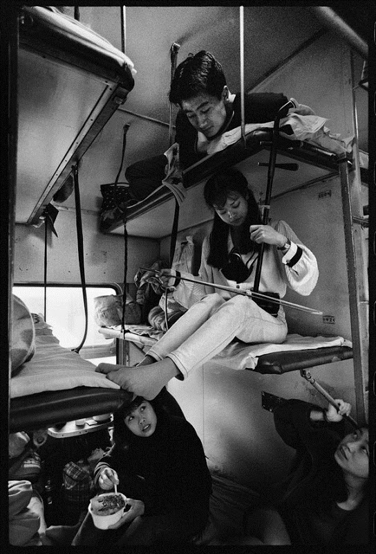 Người đàn ông dành 30 năm chụp hành khách Trung Quốc trên những chuyến tàu 11