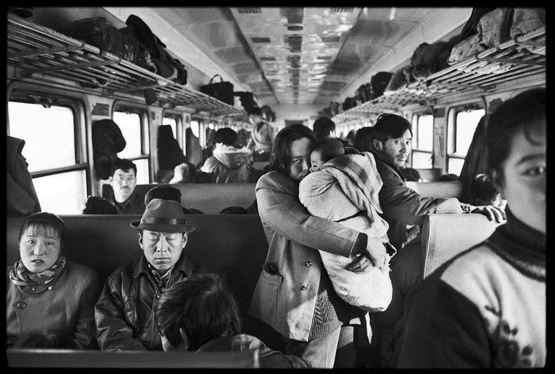 Người đàn ông dành 30 năm chụp hành khách Trung Quốc trên những chuyến tàu 12