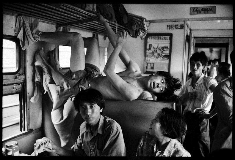 Người đàn ông dành 30 năm chụp hành khách Trung Quốc trên những chuyến tàu 13