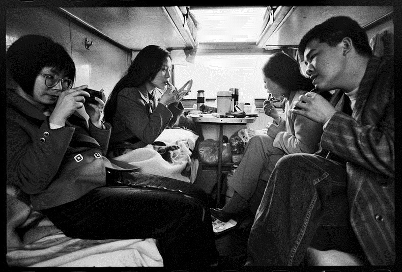 Người đàn ông dành 30 năm chụp hành khách Trung Quốc trên những chuyến tàu 3