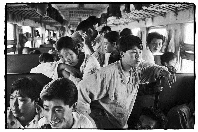 Người đàn ông dành 30 năm chụp hành khách Trung Quốc trên những chuyến tàu 5