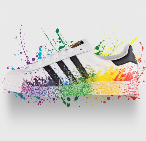   Chiếc adidas vỏ sò lục sắc là một biểu tượng của giới sneaker  