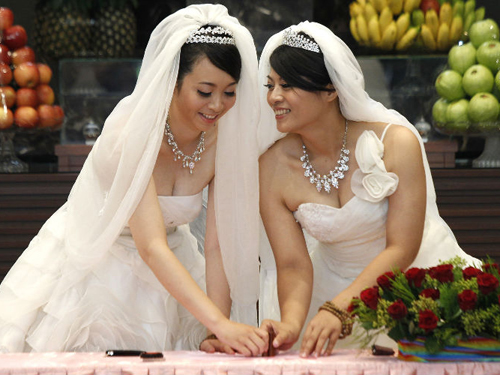  Những đám cưới đồng giới vẫn còn vấp phải nhiều sự ngăn cản từ gia đình và xã hội  