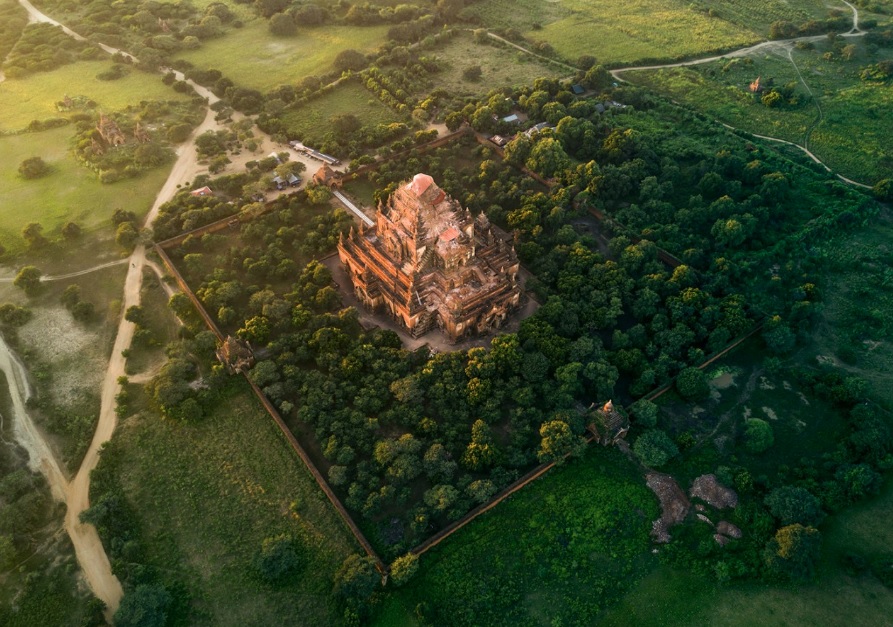 Ngắm nhìn khung cảnh huyền ảo của những ngôi đền Phật giáo Myanmar từ trên cao 4