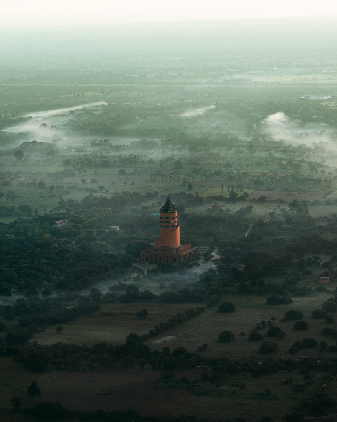 Ngắm nhìn khung cảnh huyền ảo của những ngôi đền Phật giáo Myanmar từ trên cao 5