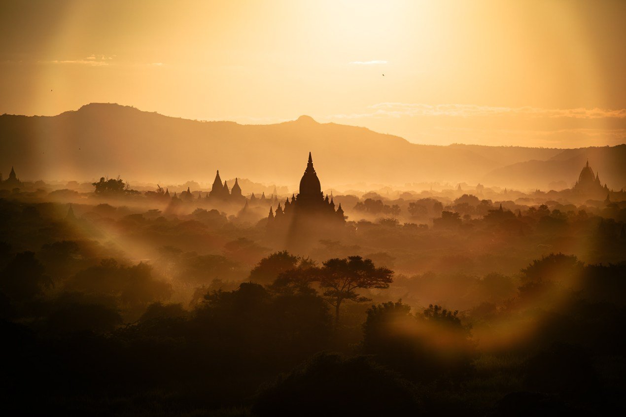 Ngắm nhìn khung cảnh huyền ảo của những ngôi đền Phật giáo Myanmar từ trên cao 6