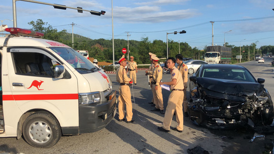   Lực lượng cảnh sát giao thông Công an huyện Hòa Vang đã có mặt tại hiện trường để xử lý vụ việc.  