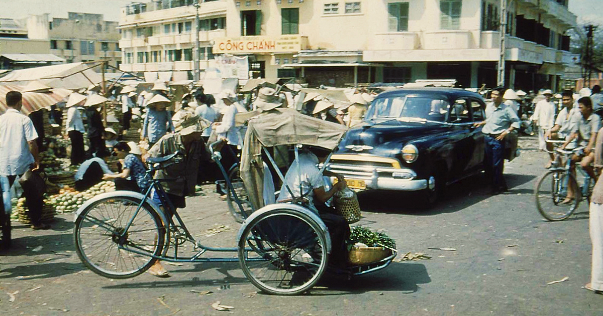   Sài Gòn 1956 - chợ An Đông, đường Hùng Vương.  