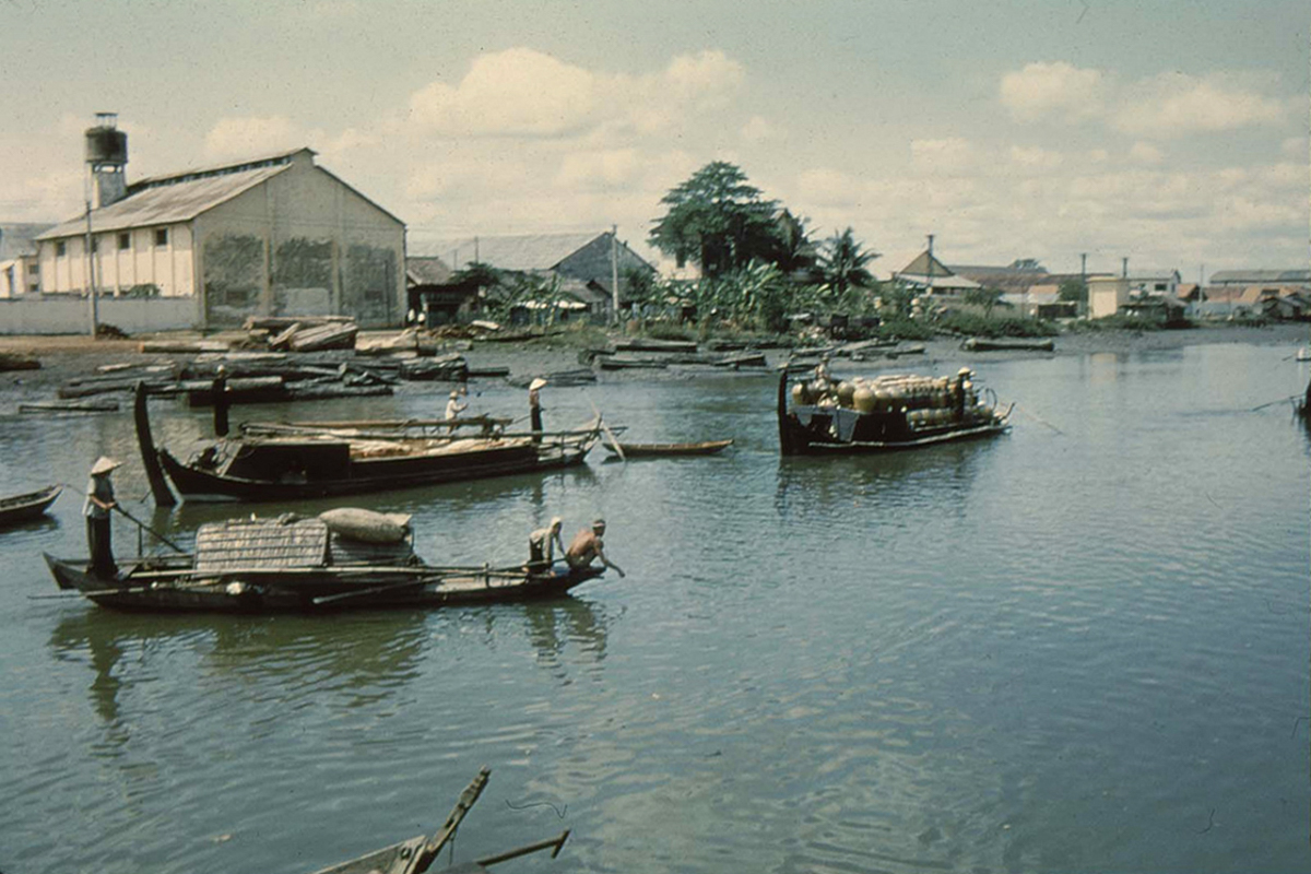  Sài Gòn 1956 - Rạch Bến Nghé và Bến Vân Đồn.  