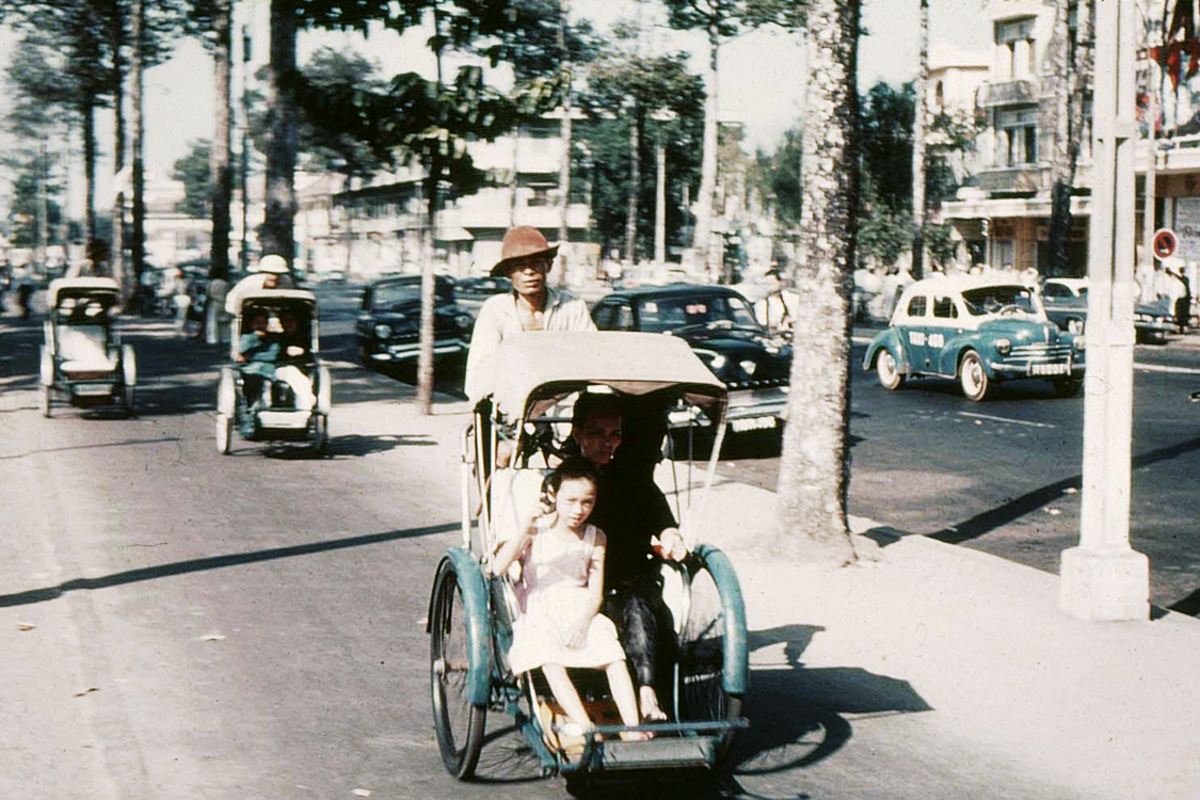   Sài Gòn 1956 - đường Trần Hưng Đạo.  