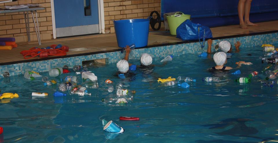Cho học sinh bơi trong 'bể rác', trường mẫu giáo đã dạy cho trẻ bài học tuyệt vời 4