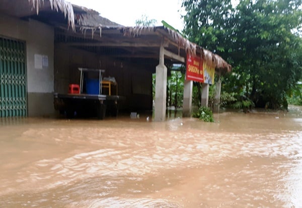 Lũ lớn đột ngột ở Lào Cai, nhiều nhà dân bị cuốn trôi, phát hiện 1 người chết 2