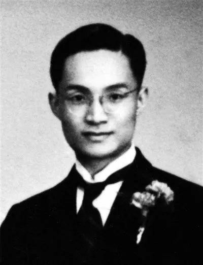   Kim Dung thời còn trẻ.  