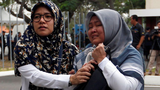 Nỗi đau của các gia đình trên khắp Indonesia sau vụ máy bay Lion Air rơi 5