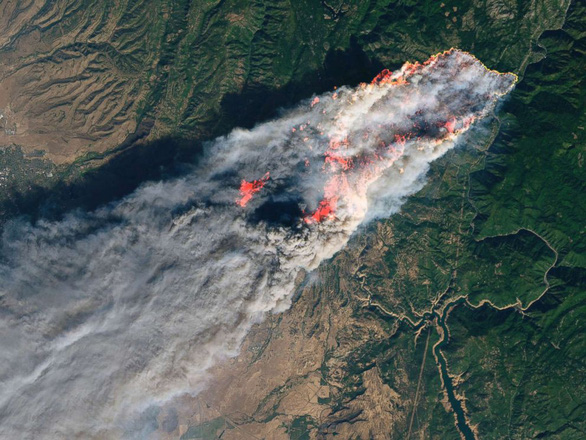   Ảnh vệ tinh của NASA cho thấy cháy rừng ở Paradise, California hôm 8/11.  