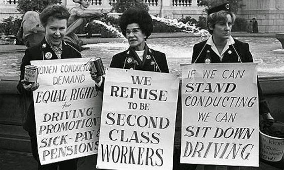   Ba phụ nữ trong trang phục nam giới biểu tình tại Anh năm 1968   