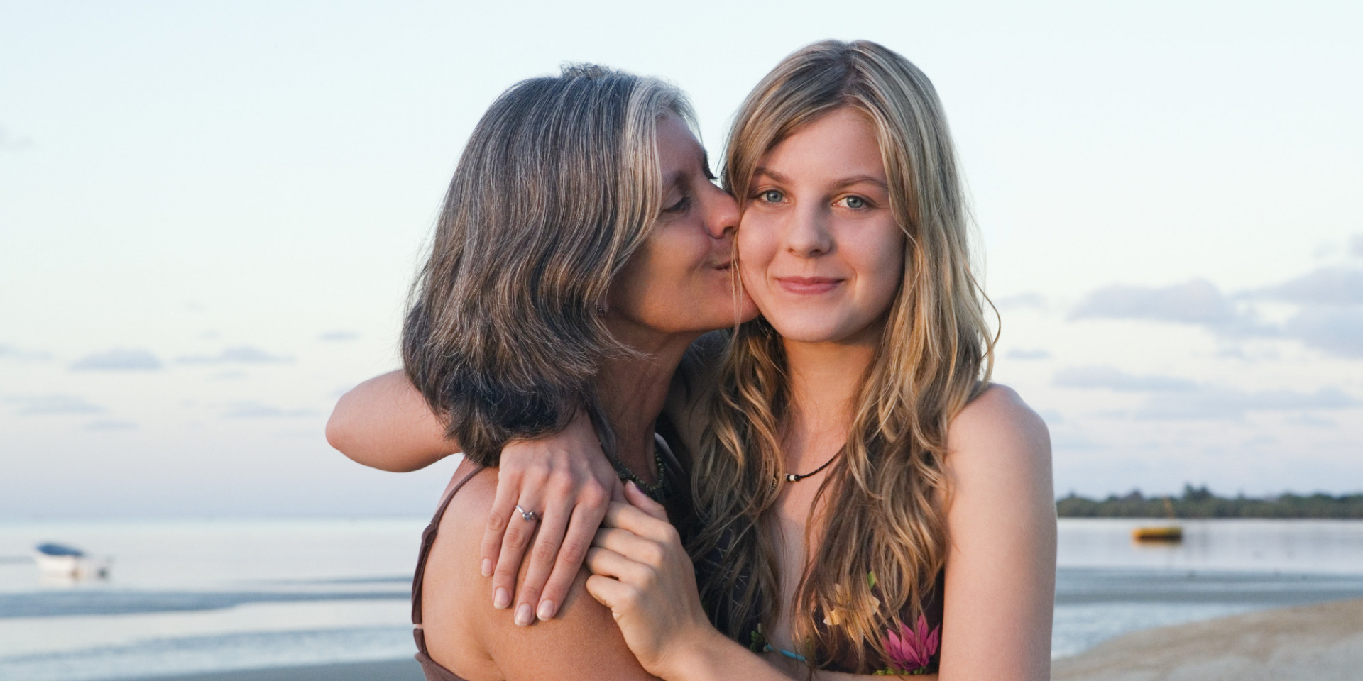Bé gái và phụ nữ từ 9 - 26 tuổi được khuyên tiêm chủng vacxin phòng HPV