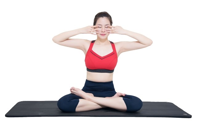 Tập Yoga vừa giúp mẹ thư giãn vừa giúp giảm cân hiệu quả