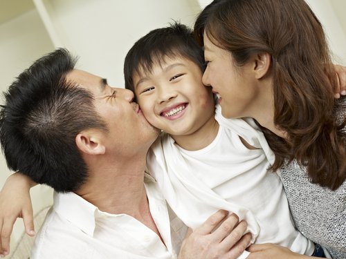 Trẻ được cha mẹ yêu thương, gần gũi chắc chắn sẽ có những lựa chọn đúng trong cuộc đời