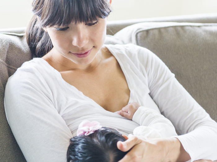 Theo các bác sĩ, chỉ đơn giản với việc cho con bú bằng sữa mẹ, phụ nữ dễ dàng giảm 500 - 700 gr/tuần