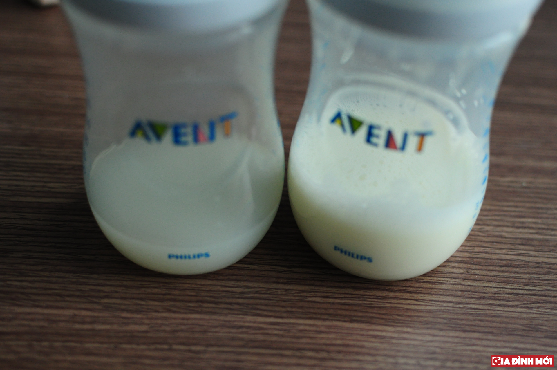 Do hàm lượng sữa non khác nhau nên sữa Ildong (bên trái) trong hơn và ít ngọt hơn so với sữa Goodhealth (bên phải)