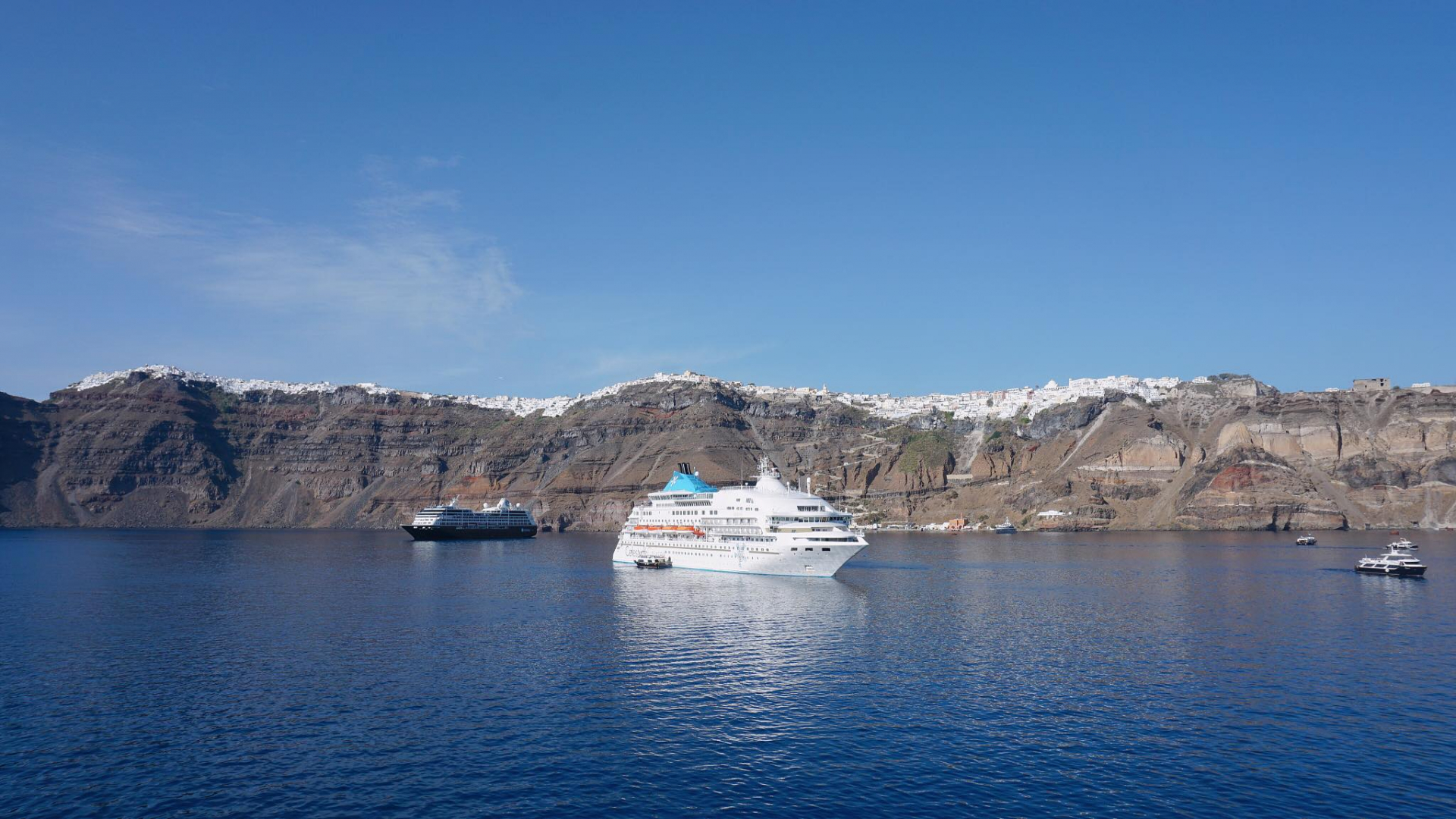 Có quá nhiều lý do để bạn đến Hy Lạp. Nhưng có một điểm ở Hy Lạp mà ai cũng muốn đến trong thời gian gần đây chính là Santorini. Ảnh Hữu Thọ