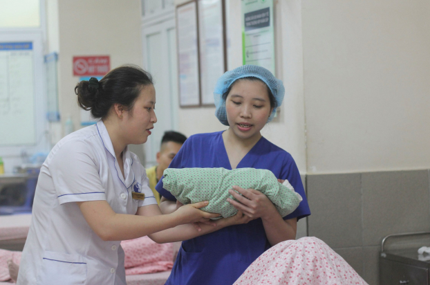   Giây hạnh phúc tuyệt vời của bác sĩ Trang và đồng nghiệp khi tận tay đỡ những em bé chào đời  