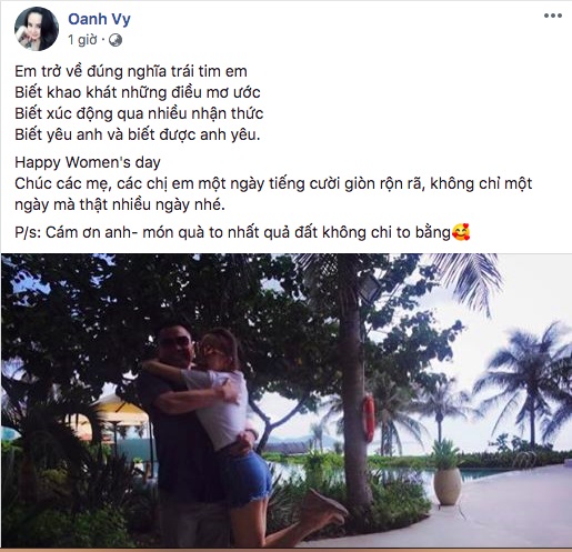   Ca sĩ Vy Oanh đăng tải hình ảnh bên ông xã cùng đoạn thơ của Xuân Quỳnh để gửi lời chúc tới các chị em. Nữ ca sĩ cũng không quên khẳng định, món quà to nhất với cô chính là ông xã.  