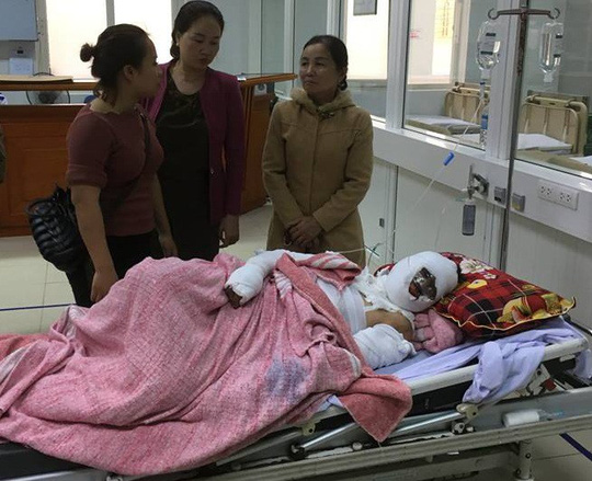   Các nạn nhân được đưa vào cấp cứu tại Bệnh viện Hữu nghị Đa khoa Nghệ An trong tình trạng bị thương nặng  