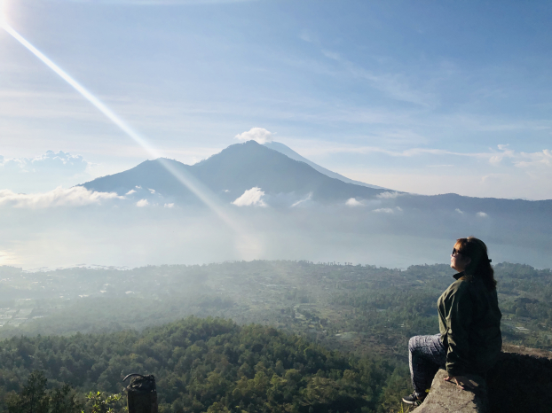   Trekking ngắm bình minh trên núi lửa Batur.  