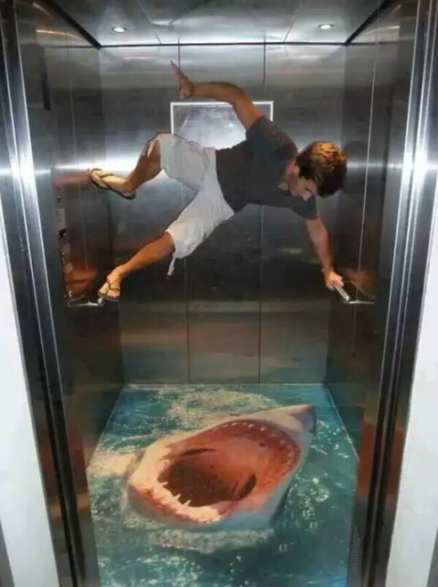   Một hình 3D trong thang máy khiến bạn tỉnh ngủ  