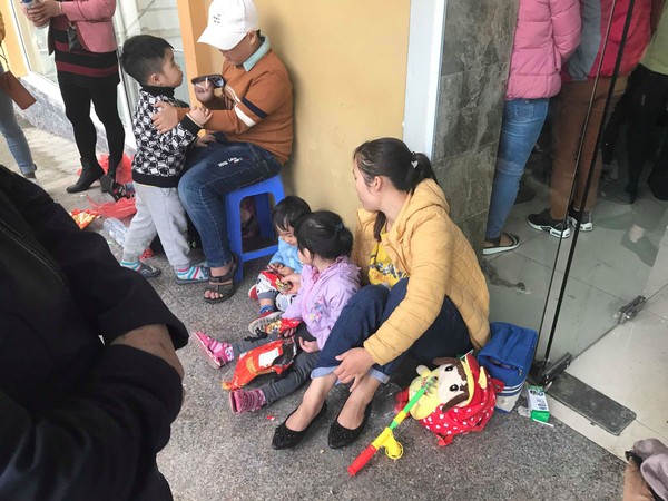 Vụ hàng trăm trẻ nghi ăn thịt 'bẩn': Hơn 1.200 trẻ ở Bắc Ninh tiếp tục lên Hà Nội khám 1