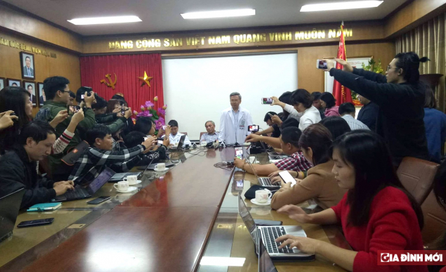   Buổi họp báo của Bệnh viện Bạch Mai thu hút đông đảo phóng viên  