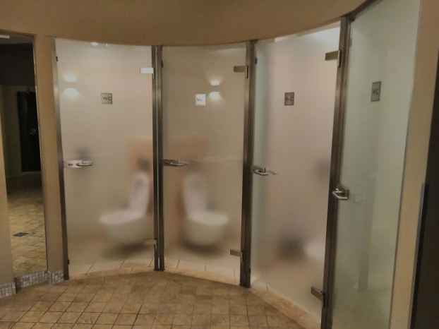 18 thiết kế nhà vệ sinh thảm họa khiến khách hàng không dám sử dụng 10