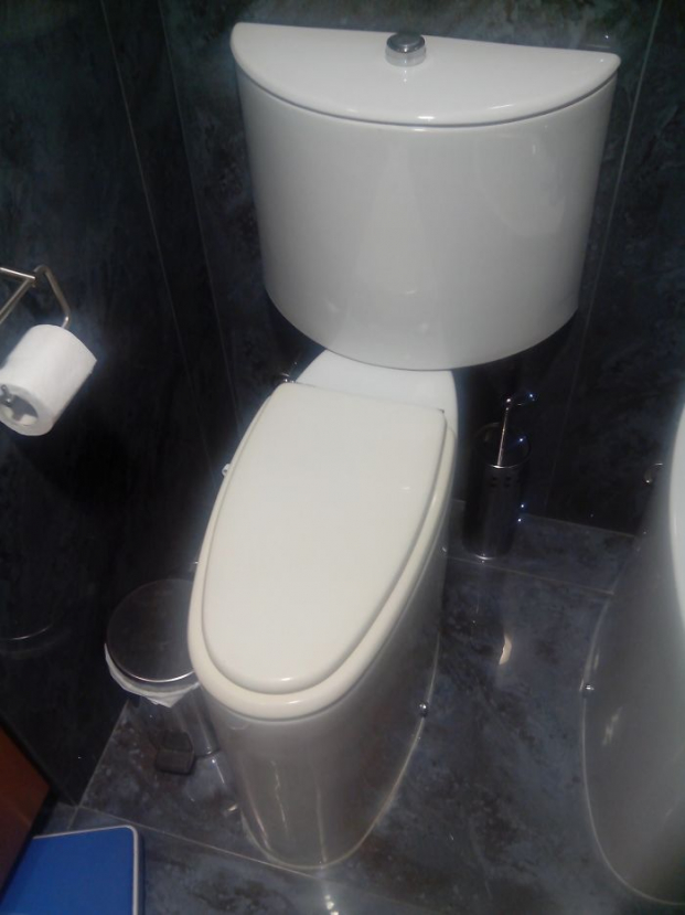 18 thiết kế nhà vệ sinh thảm họa khiến khách hàng không dám sử dụng 15