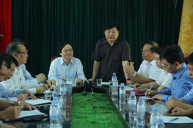   Nguyễn Văn Phóng, Chủ tịch UBND tỉnh Hưng Yên đề nghị xem xét cách chức Ban giám hiệu trường THCS Phù Ủng vì để xảy ra sự việc đau lòng.  