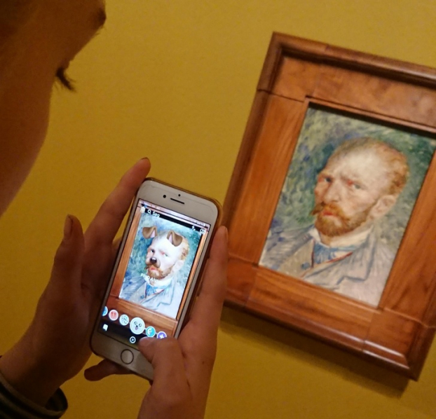   Tôi đưa con gái đi xem triển lãm Van Gogh  