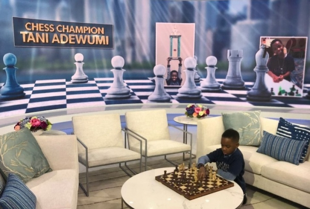 Sau khi vô địch giải cờ vua, cậu bé vô gia cư 8 tuổi được quyên góp hơn 5,8 tỷ đồng 1