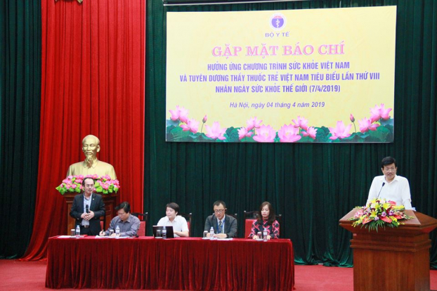   Ông Vũ Xuân Phú, Phó Giám đốc Bệnh viện Phổi Trung ương cho biết sẽ có một số bệnh viện khám miễn phí cho người dân tại chương trình Sức khỏe Việt Nam 7/4.  