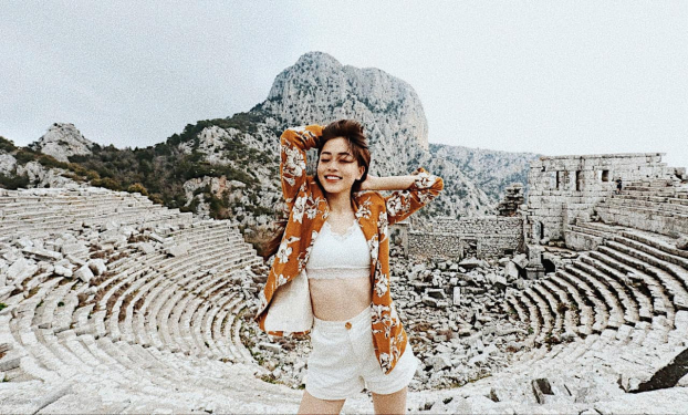   Phương Nga xinh đẹp tại Thổ Nhĩ Kỳ, cô chọn cho mình bộ đồ giúp khoe trọn vóc dáng thon gọn và vòng eo con kiến khiến nhiều người không khỏi ghen tỵ.  