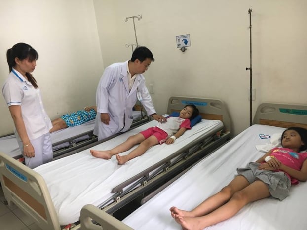   Bệnh viện đa khoa Tâm Trí Sài Gòn đang theo dõi tích cực sức khỏe của các em.  