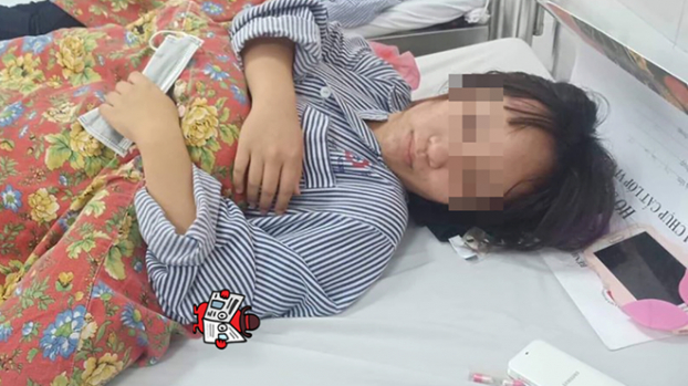   Nữ sinh bị đánh hội đồng đang điều trị tại bệnh viện.  