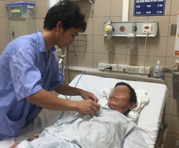   Một bệnh nhân bị ngộ độc nấm dại từng được điều trị tại Bệnh viện Bạch Mai  