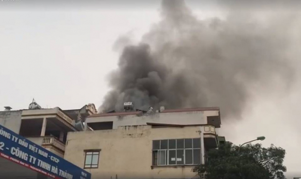 Hà Nội: Nhà 5 tầng bất ngờ bốc cháy dữ dội, cư dân xung quanh hoảng loạn tháo chạy 0