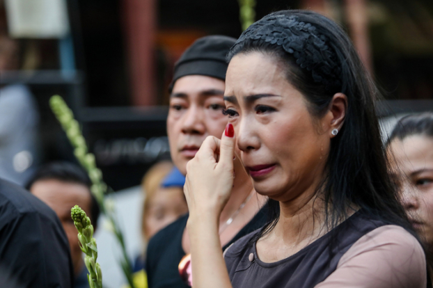   Diễn viên Trịnh Kim Chi nén đau thương trong đám tang người đồng nghiệp thân thiết  