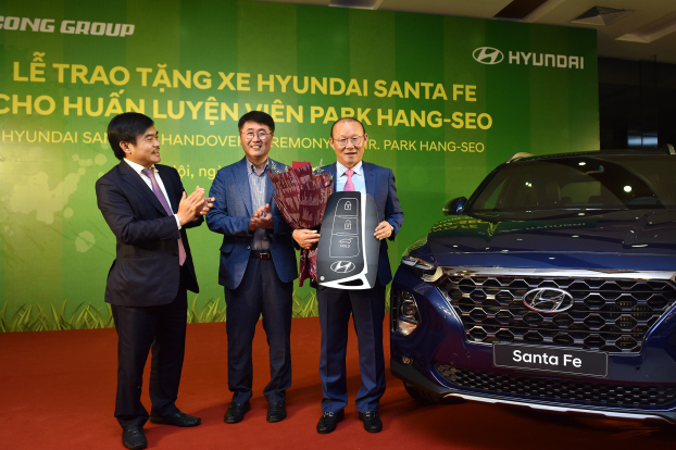Huấn luyện viên Park Hang Seo được tặng ô tô Hyundai Santa Fe 0